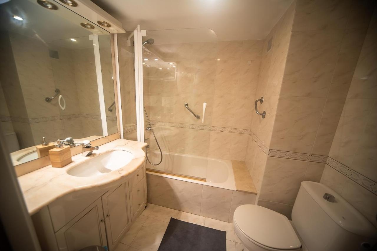 Traditional Rooms In Eixample 巴塞罗那 外观 照片
