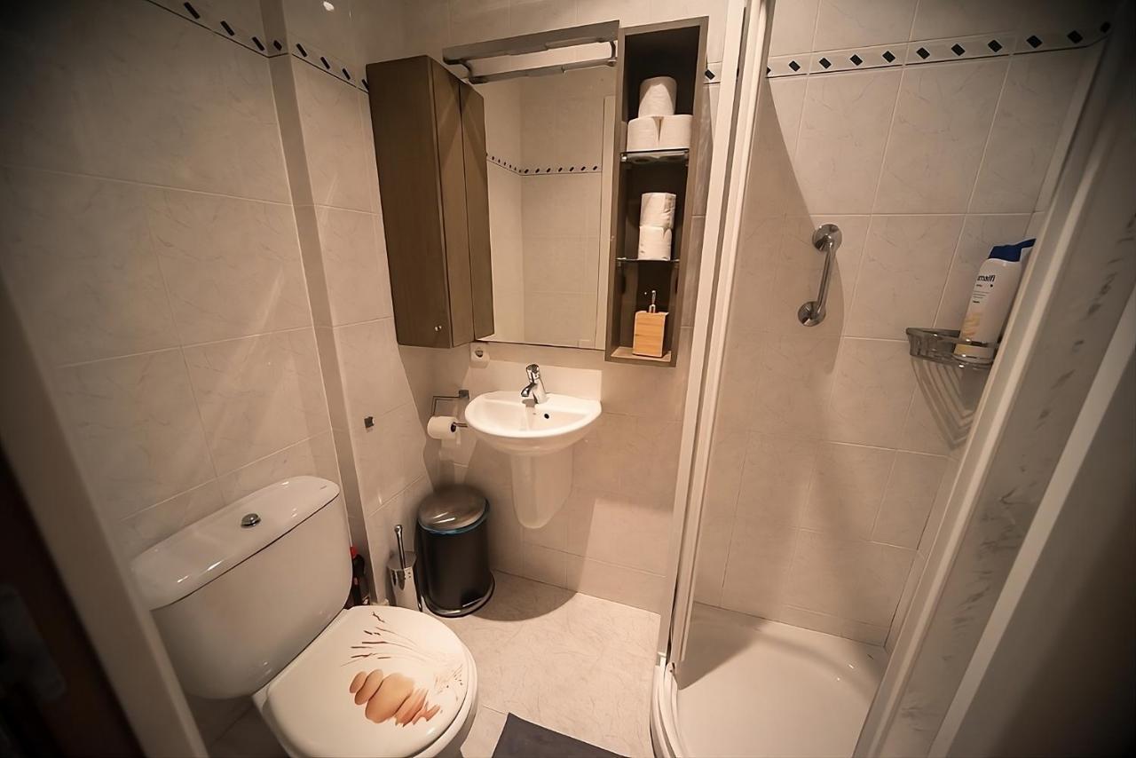 Traditional Rooms In Eixample 巴塞罗那 外观 照片